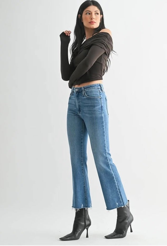 Soft Crop Jean w Distressed Hem